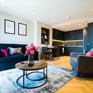 https://entire-luxury-1-bed-within-the-york-walls-the-cosy.yorkshirehotels.net
