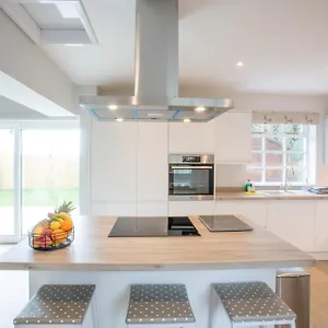 Holiday home Peaceful Woodland Retreat Near Clifton,, Bristol