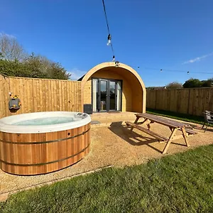 Campsite Lois' Pod With Hot Tub, Near Airport, Bristol