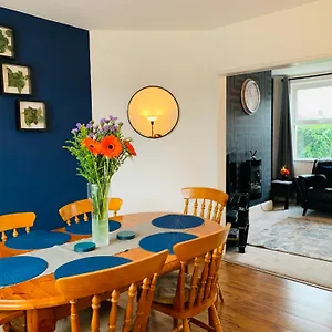 Holiday home Chic 5 Bedroom House With Private Parking & Garden, Bristol